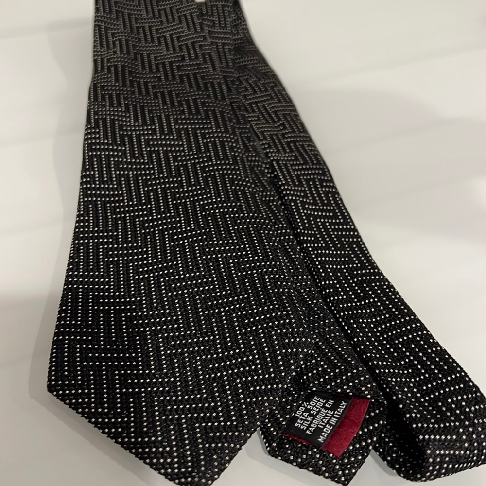 CHANEL lightly used tie